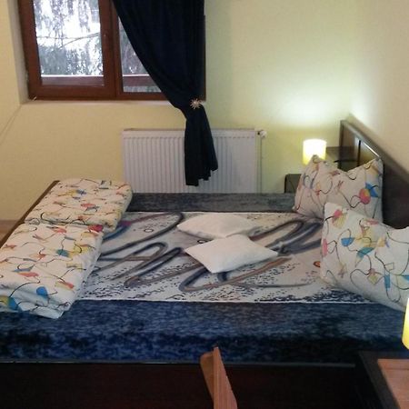 La Buni Buşteni Zimmer foto