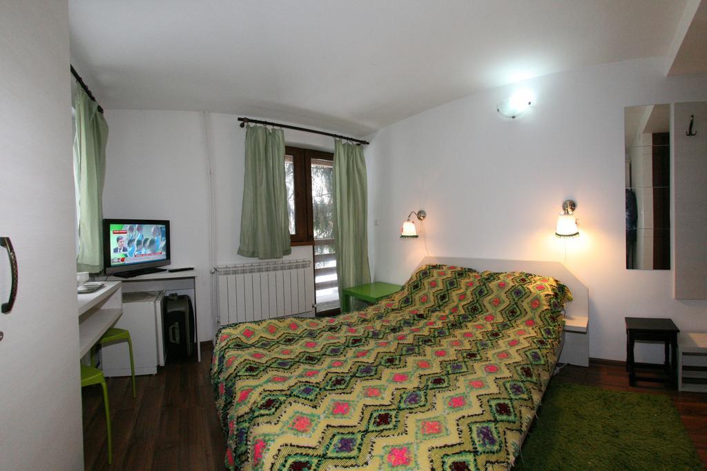 La Buni Buşteni Zimmer foto