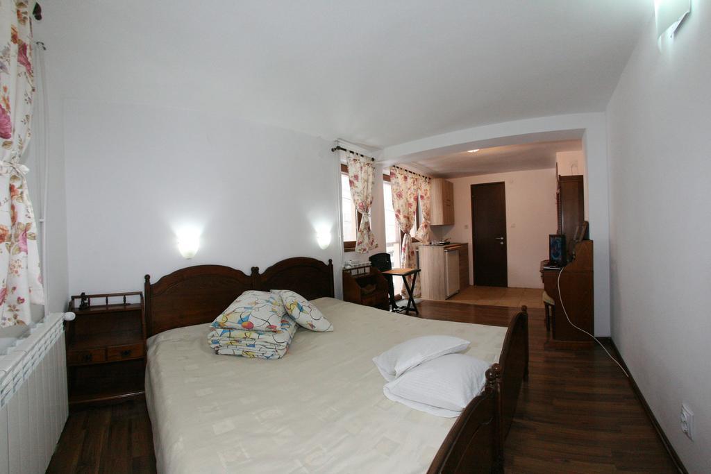 La Buni Buşteni Zimmer foto